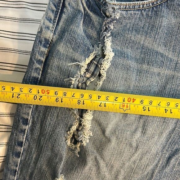 American Eagle Denim Low Rise Boot. Waist: 34 Inseam 31 Inches - Picture 4 of 14